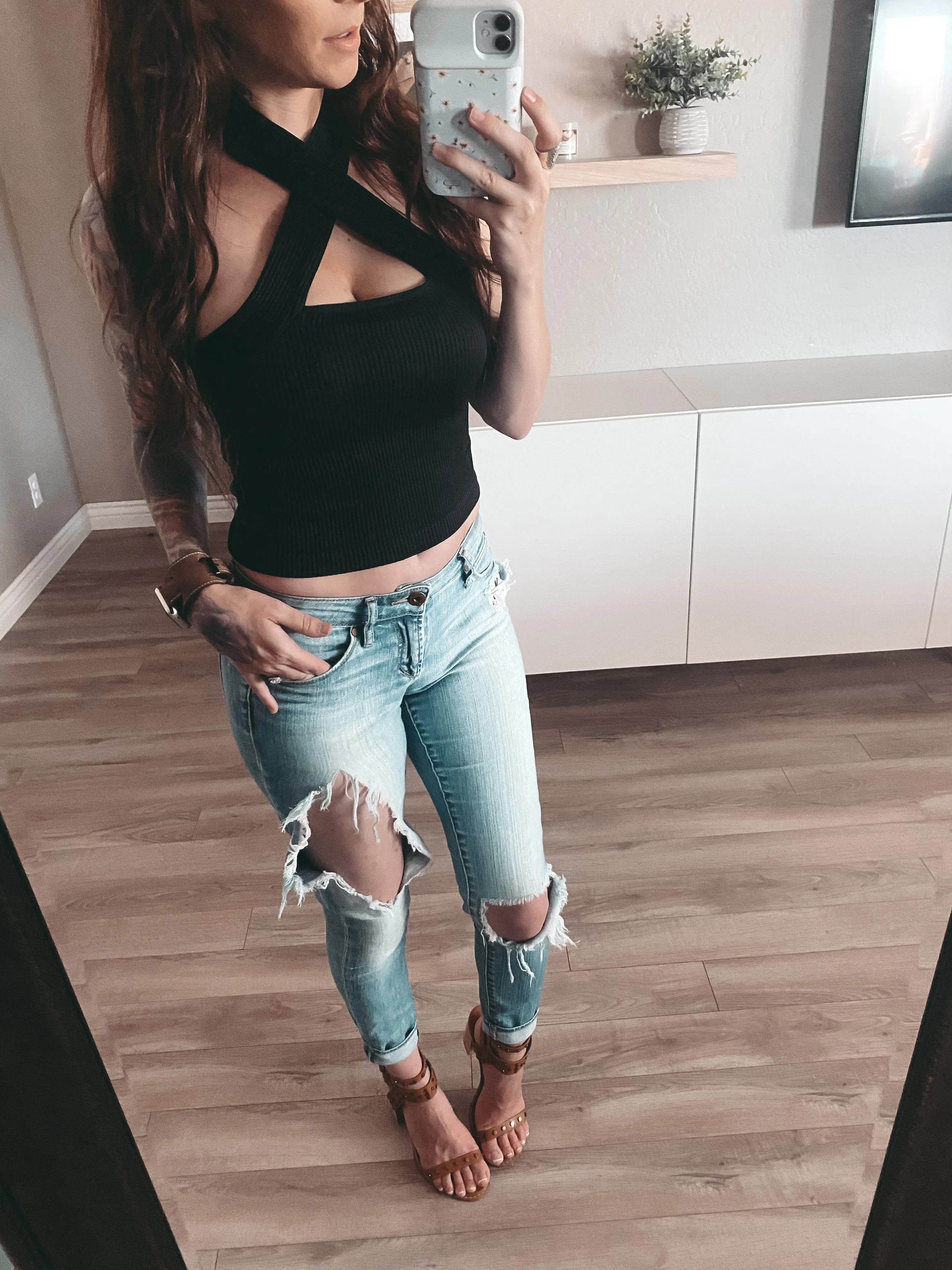 172100 Criss Cross Halter Crop Top