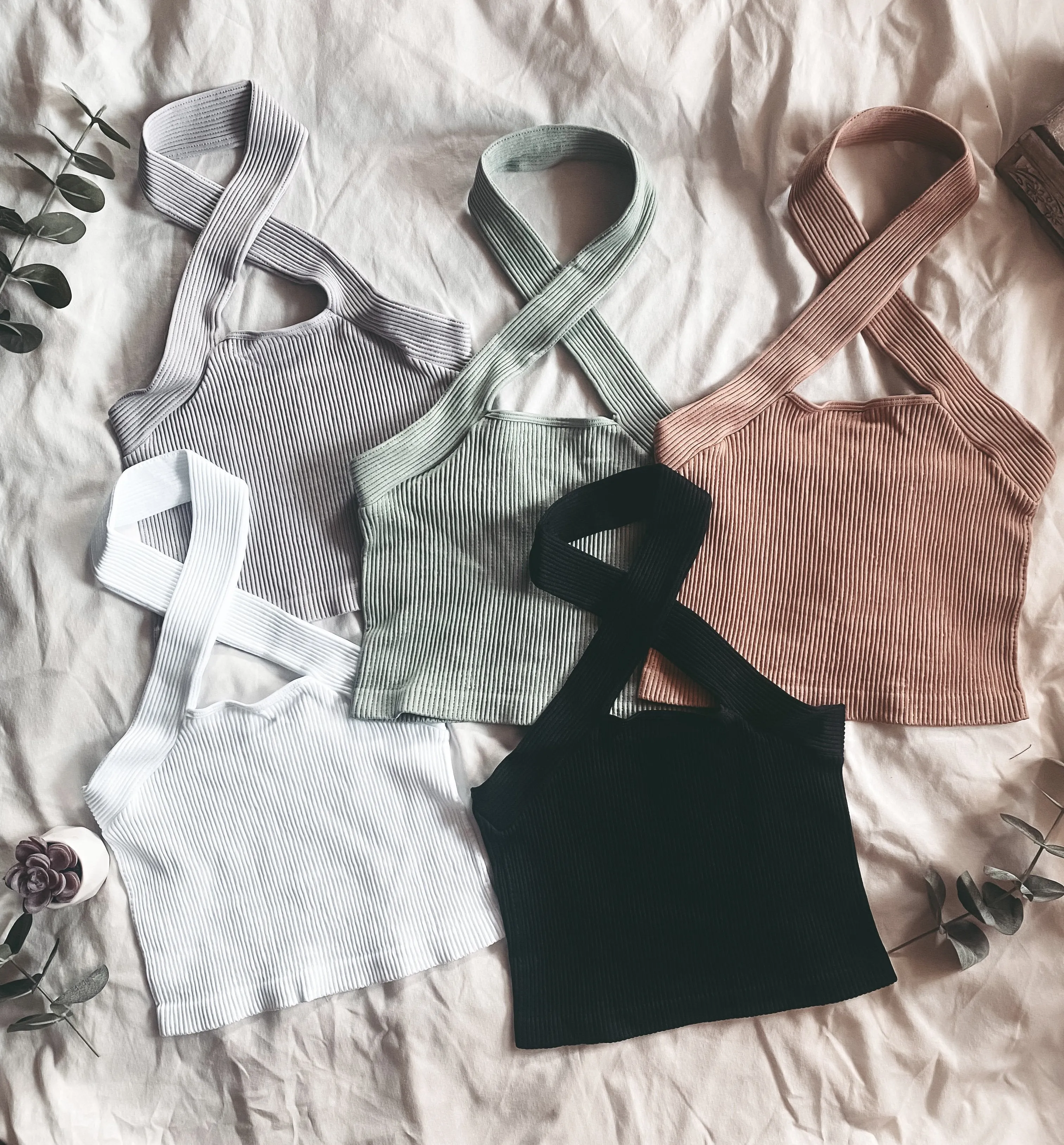 172100 Criss Cross Halter Crop Top