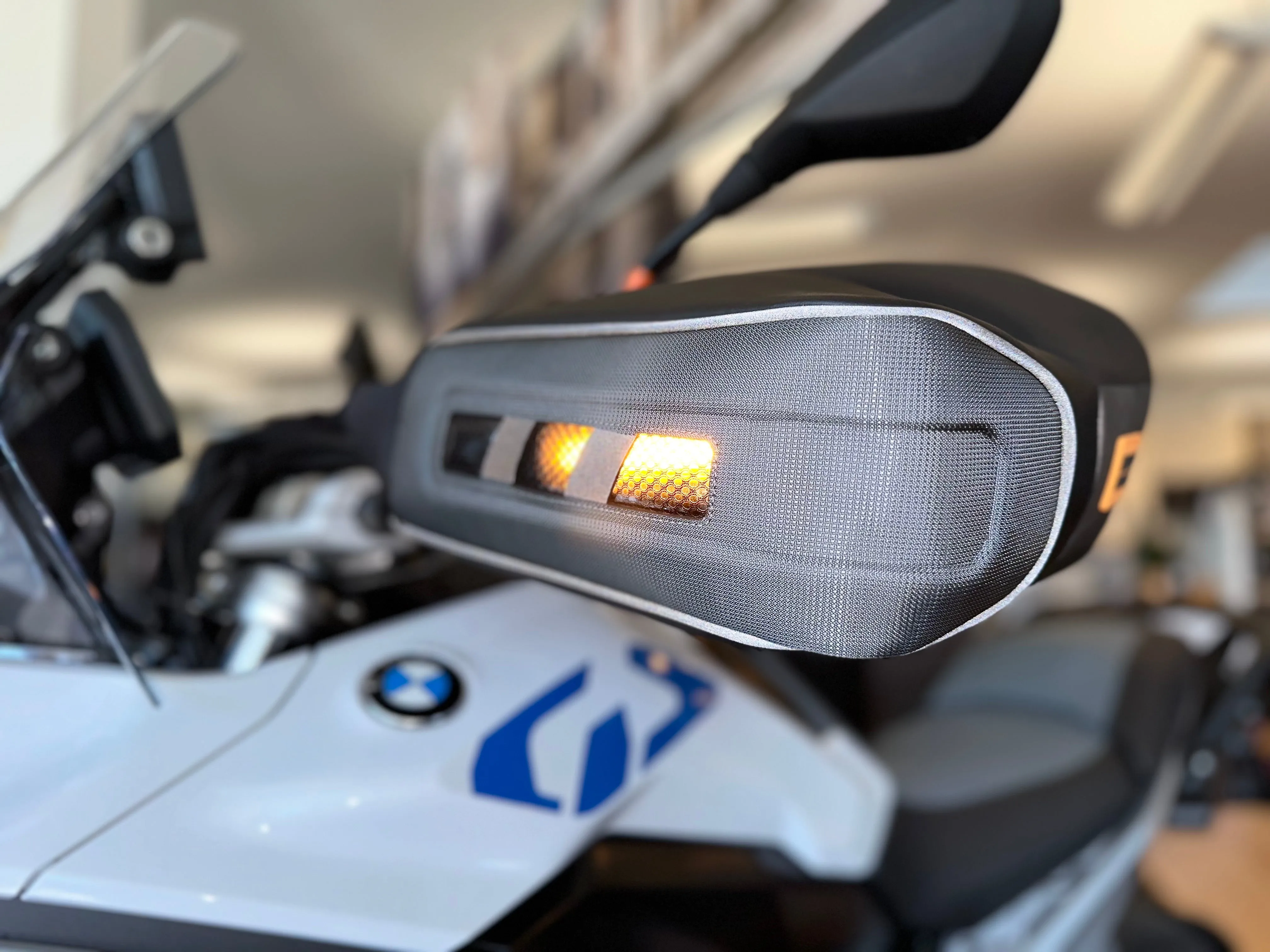 Alcan CF — MAX COVERAGE FOR INTEGRATED TURN SIGNALS