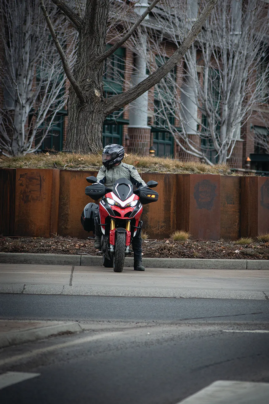 Alcan CF — MAX COVERAGE FOR INTEGRATED TURN SIGNALS