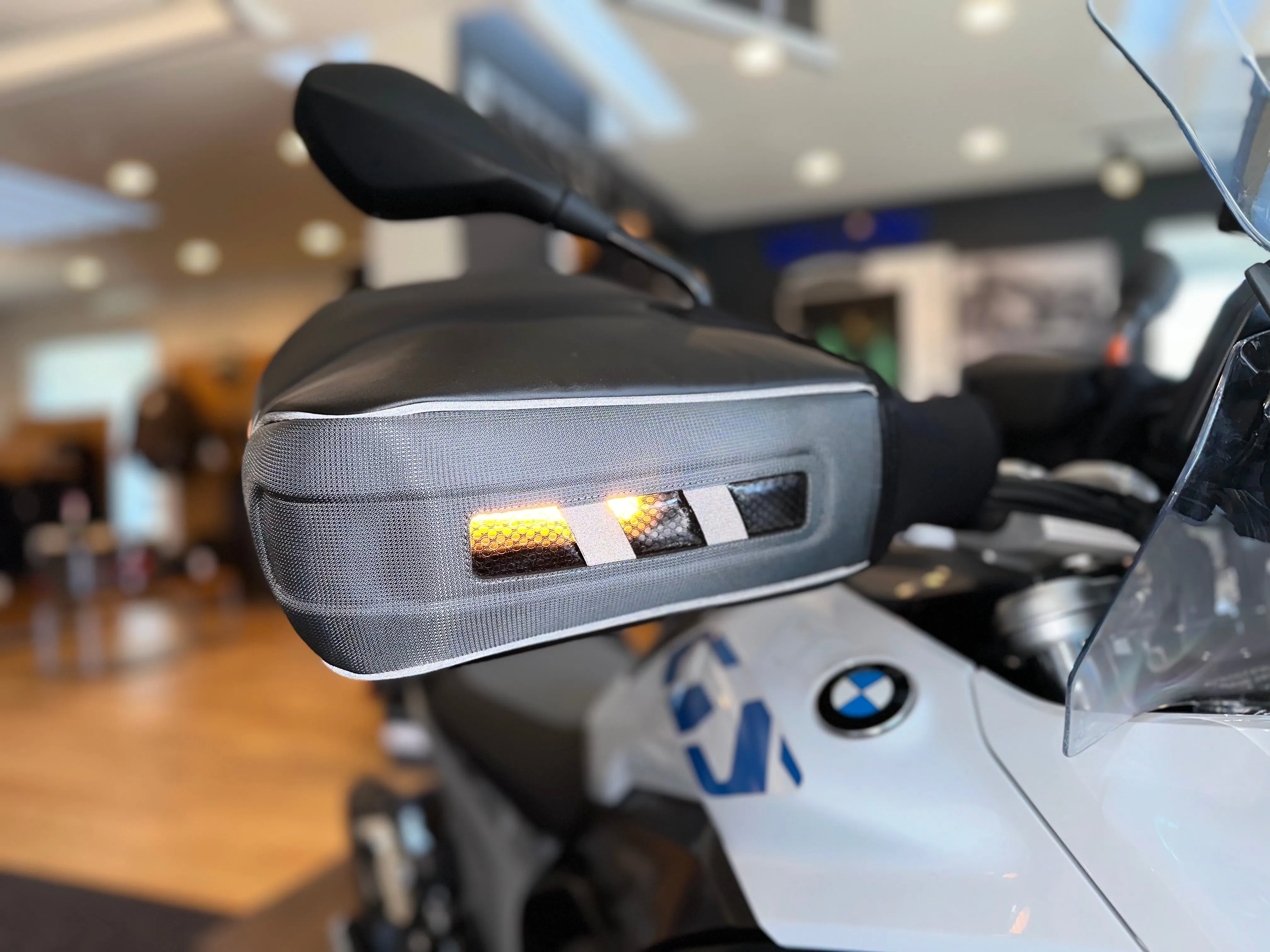 Alcan CF — MAX COVERAGE FOR INTEGRATED TURN SIGNALS
