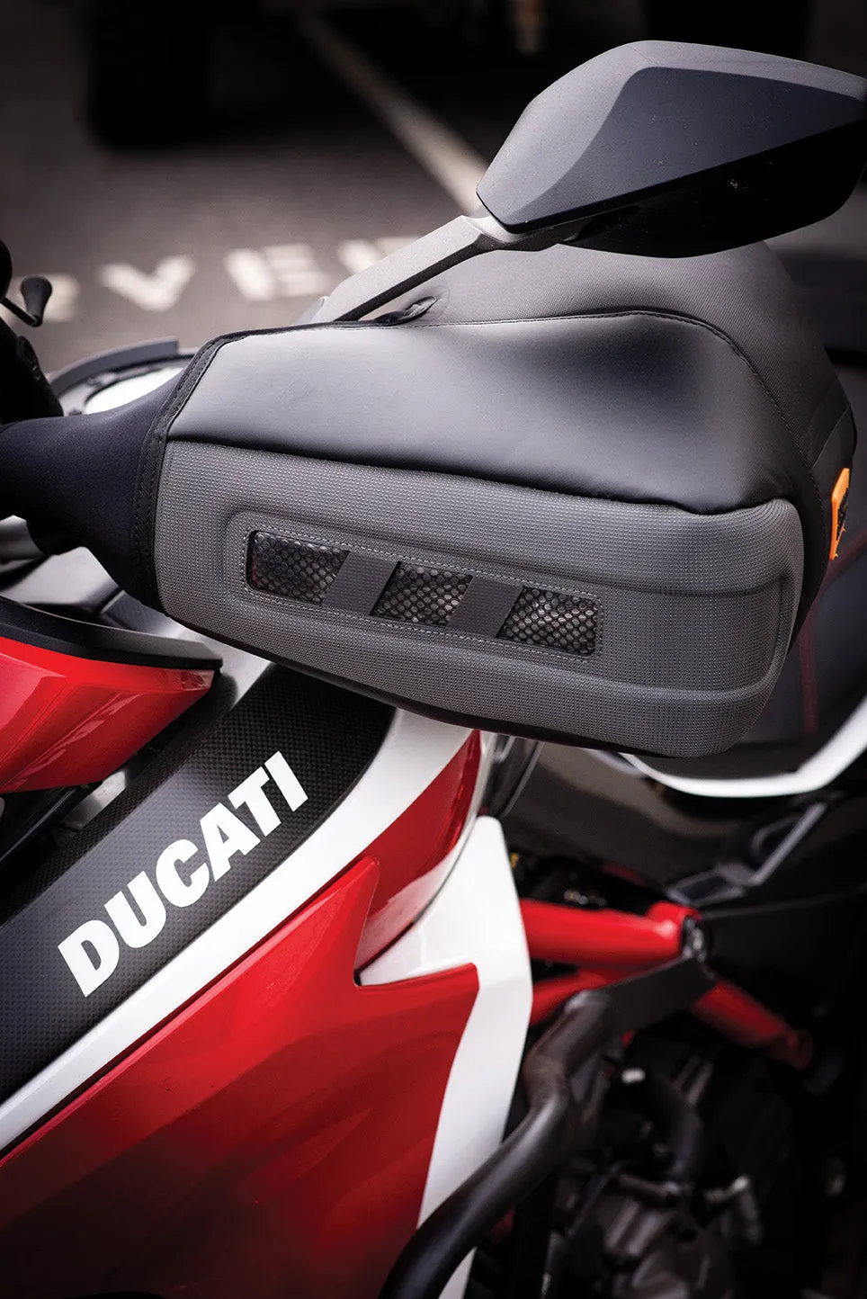 Alcan CF — MAX COVERAGE FOR INTEGRATED TURN SIGNALS