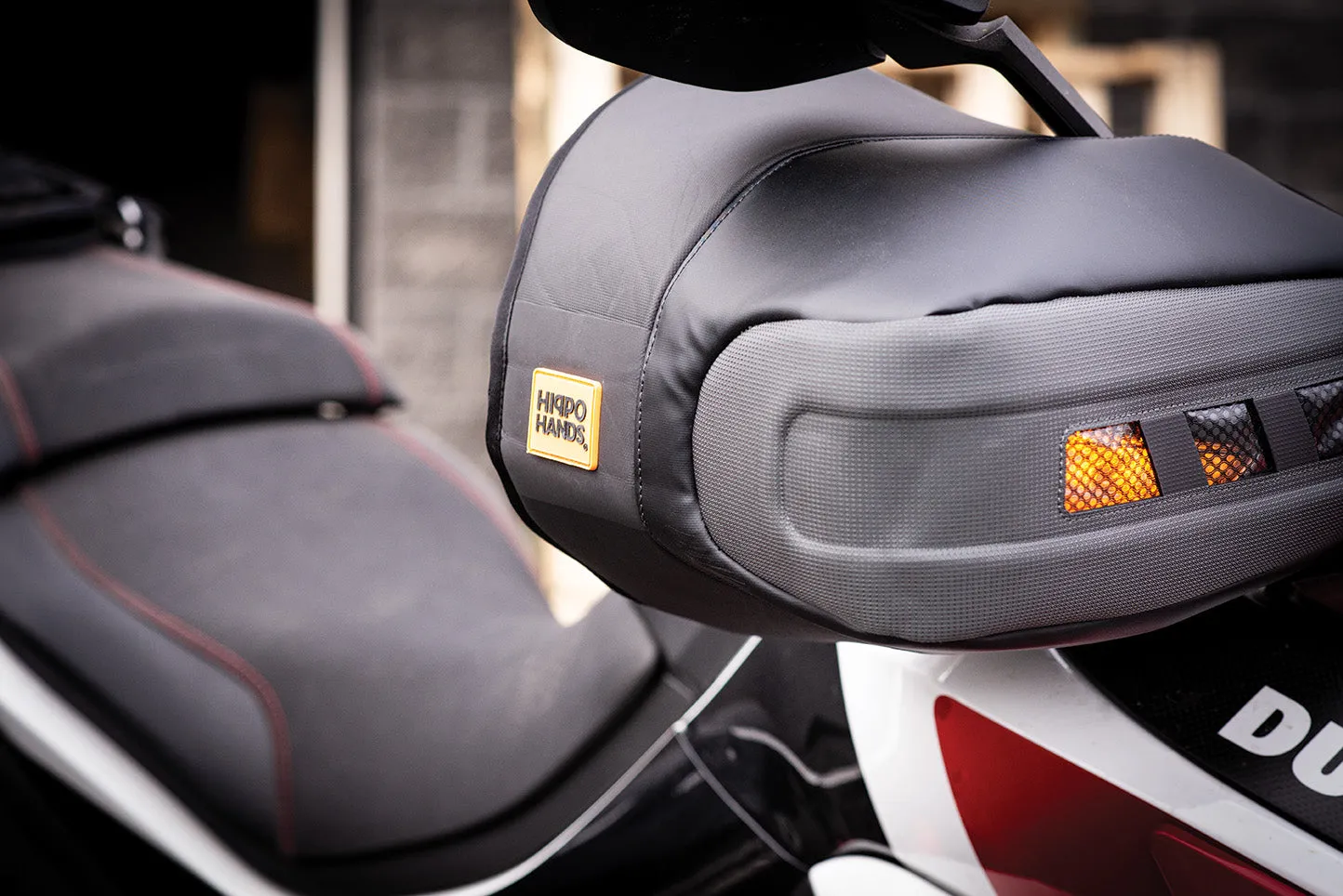 Alcan CF — MAX COVERAGE FOR INTEGRATED TURN SIGNALS