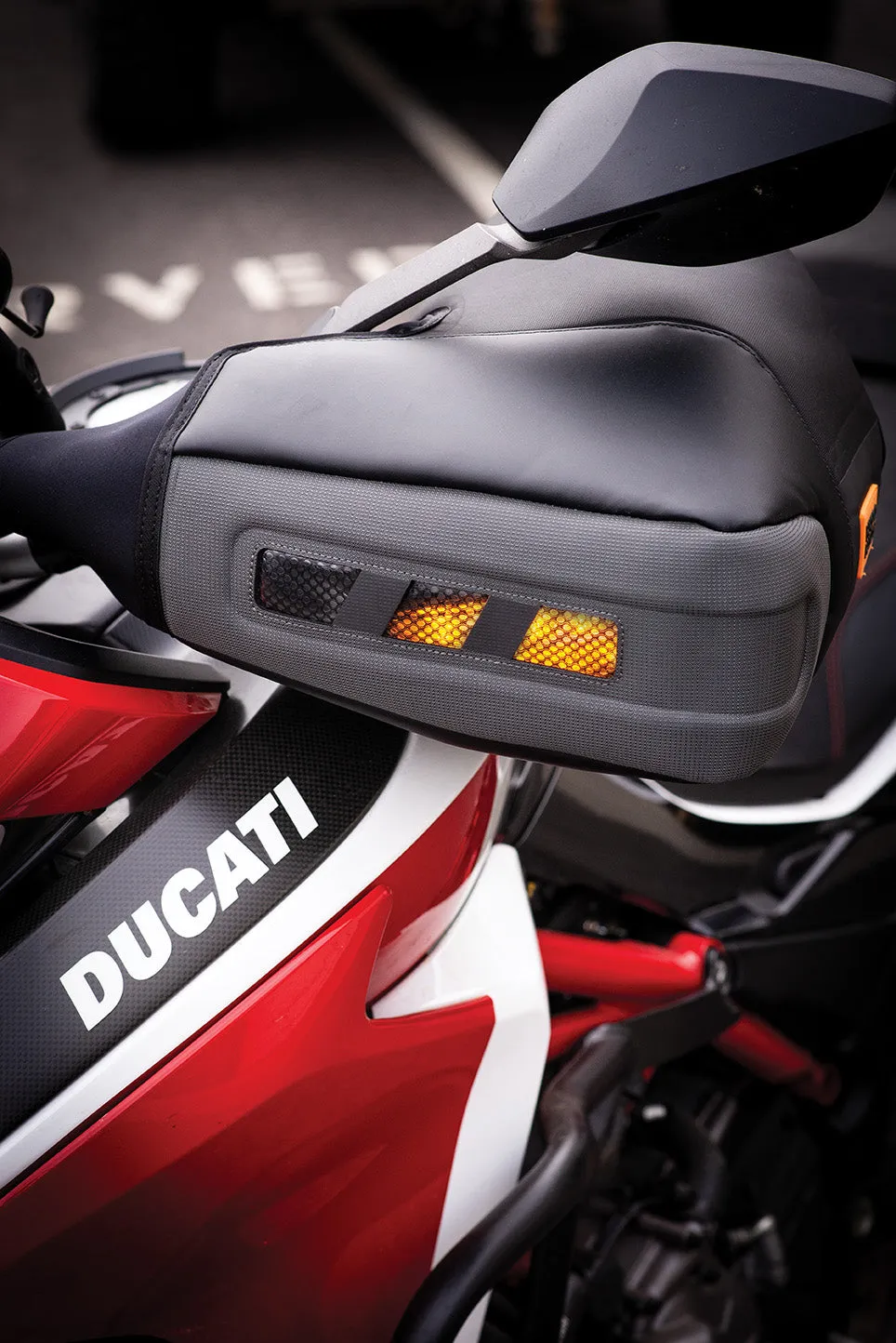 Alcan CF — MAX COVERAGE FOR INTEGRATED TURN SIGNALS