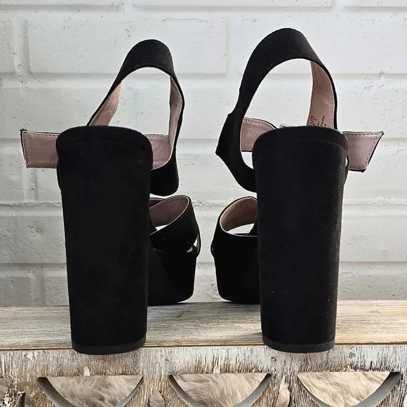 Circus by Sam Edelman Black Velvet Maria Pump size 8.5