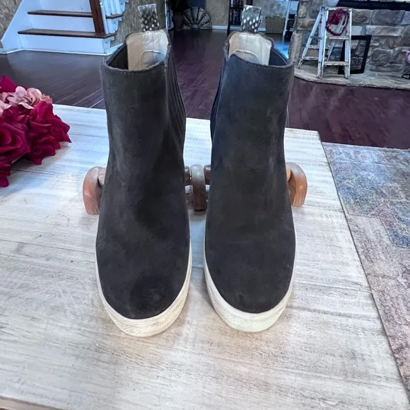 Dolce Vita Anthracite Suede Slip-On Platform High Top Sneaker Women’s 8.5
