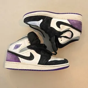 Jordan 1 Mid SE Black/Varsity Purple/White Size 5.5Y
