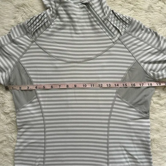 Lululemon Run: Back On Track Pullover Long Sleeve Hooded Stripes Gray White 12