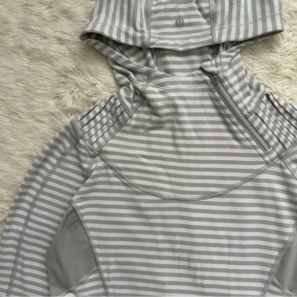 Lululemon Run: Back On Track Pullover Long Sleeve Hooded Stripes Gray White 12