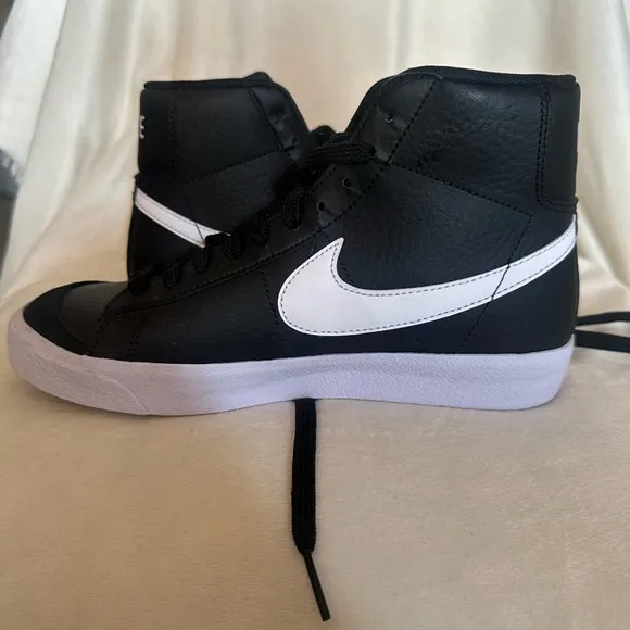 Nike Black Trail Blazer Mid 77 Size 5