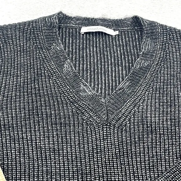 NWOT Stitches &amp; Stripes XS Distressed Charcoal Black V Neck Sweater