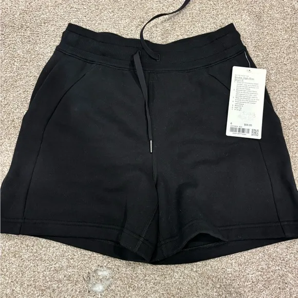 *NWT*. Lululemon Black High Rise Scuba Shorts 5”