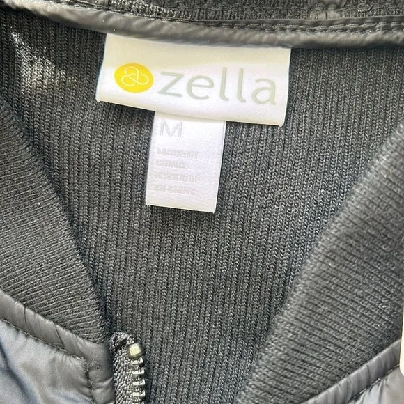 NWT Zella Mixed Media Boxy Quilted jacket. Black, women’s size M. Super cute!