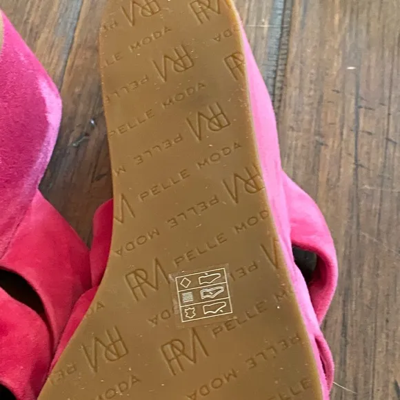 Pelle Moda Wilona Wedge Pink Suede Platform Slip-On Size 7.5 NWT