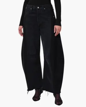 PIECED HORSESHOE JEAN IN STOUT