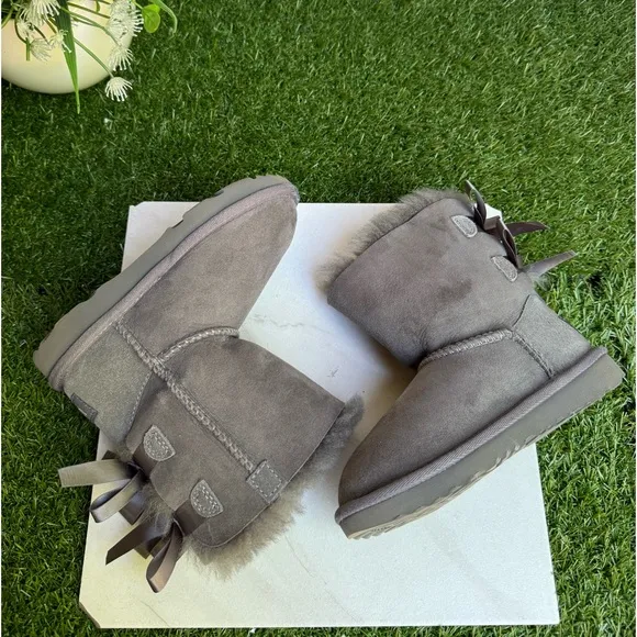 UGG Bailey Bow Chestnut toddler Size 11