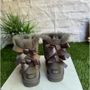 UGG Bailey Bow Chestnut toddler Size 11