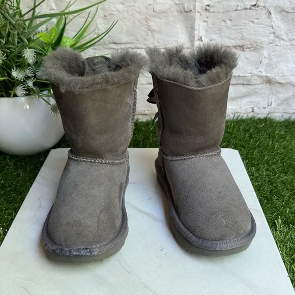 UGG Bailey Bow Chestnut toddler Size 11