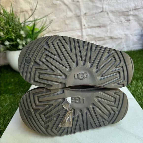 UGG Bailey Bow Chestnut toddler Size 11