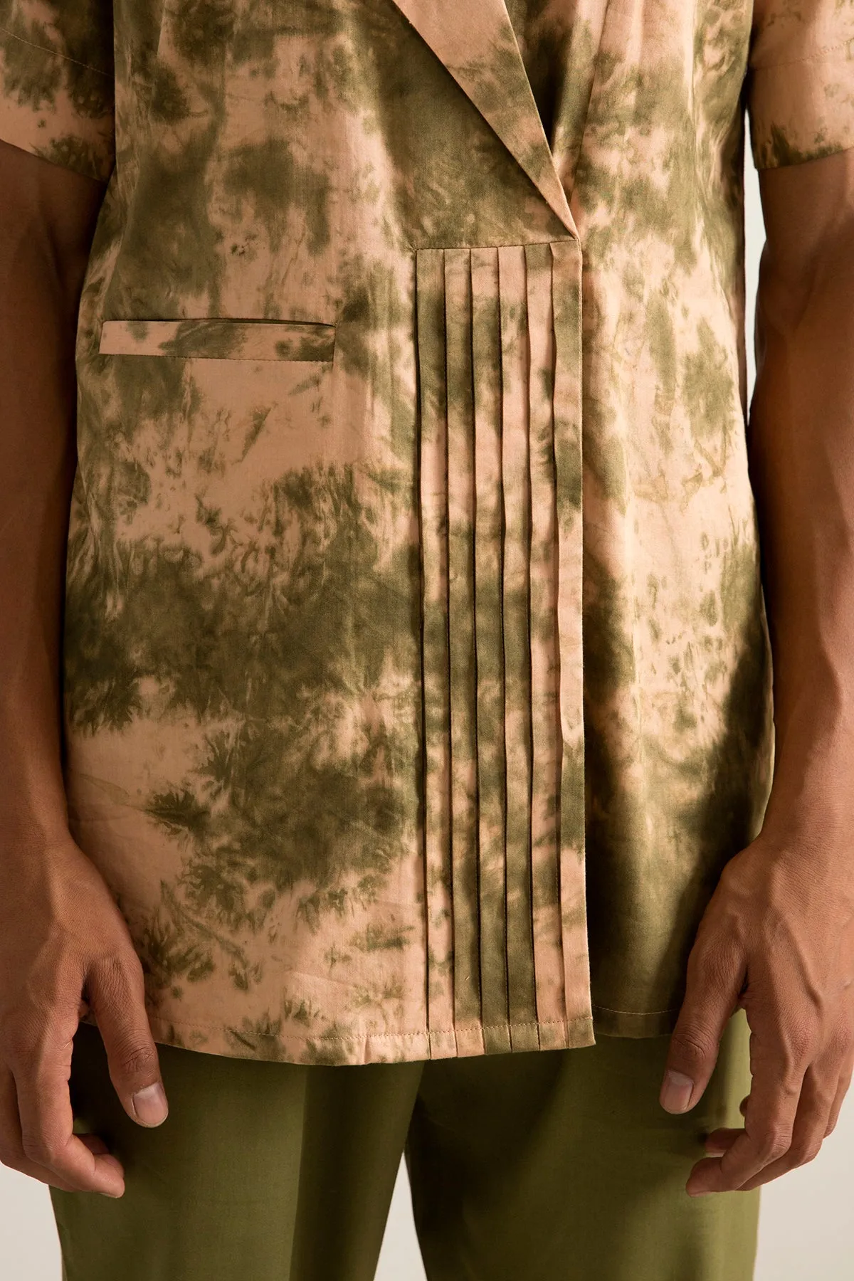 Vridescent - Tie and Dye Pleated Kurta with Pant Set