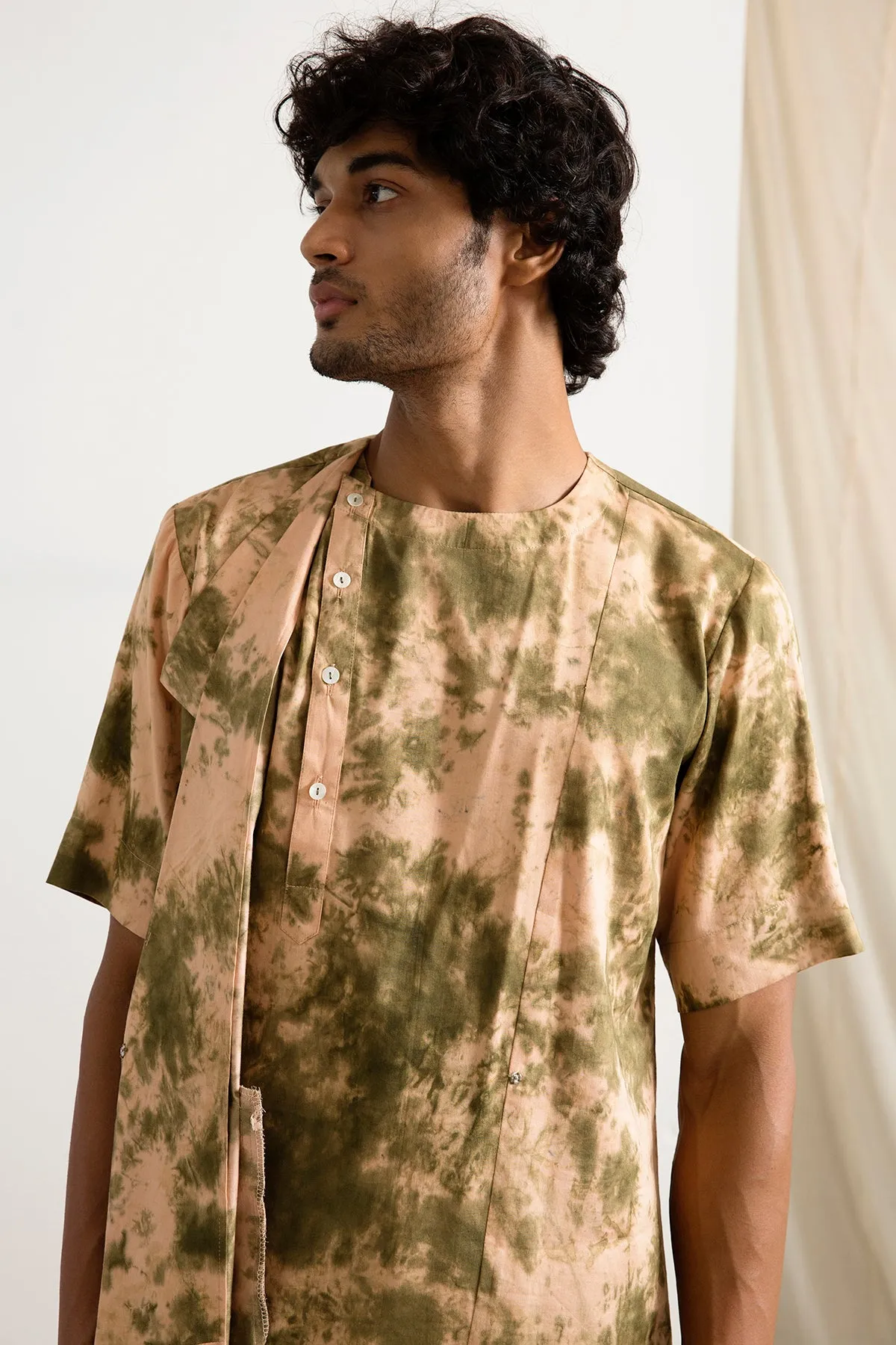 Vridescent - Tie and Dye Pleated Kurta with Pant Set